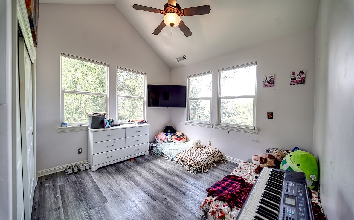 Pioneer-Bedroom-1